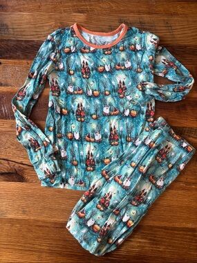 Free birdees Kids Halloween Castle Long Sleeve Pajama Set - Teal size 6